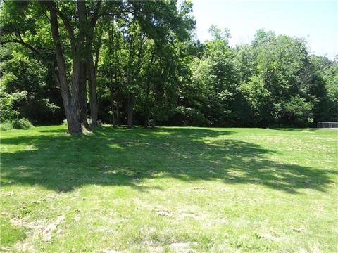 12300 Roth Dr, Irwin, PA 15642 photo 2