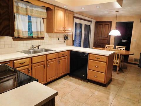 561 Adele Dr, Irwin, PA 15642 photo 5