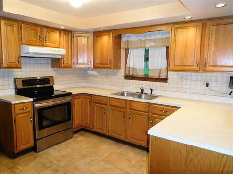 561 Adele Dr, Irwin, PA 15642 photo 4