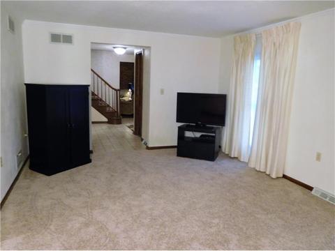 561 Adele Dr, Irwin, PA 15642 photo 10