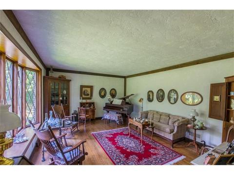 6051 Apache Ln, Export, PA 15632 photo 4