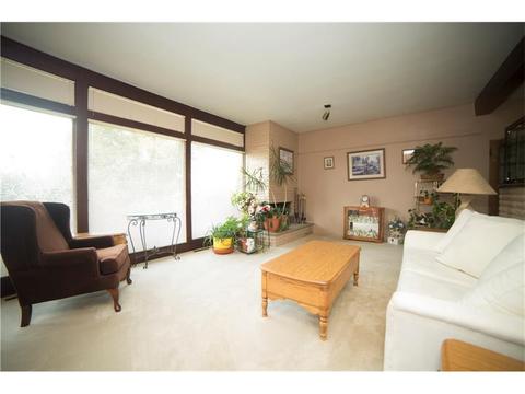 421 Braddock Dr, Irwin, PA 15642 photo 6