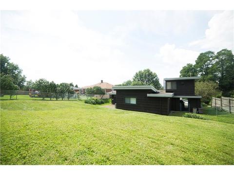 421 Braddock Dr, Irwin, PA 15642 photo 3