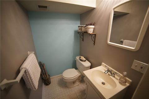 211 Bendix Dr, Coraopolis, PA 15108 photo 5
