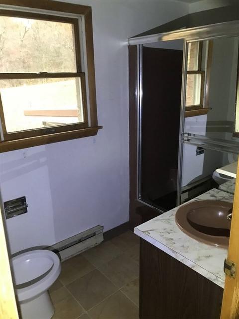 1104 Maple Rd, Vandergrift, PA 15690 photo 10