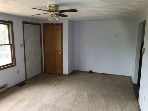 1104 Maple Rd, Vandergrift, PA 15690 photo 3