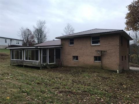 1104 Maple Rd, Vandergrift, PA 15690 photo 17