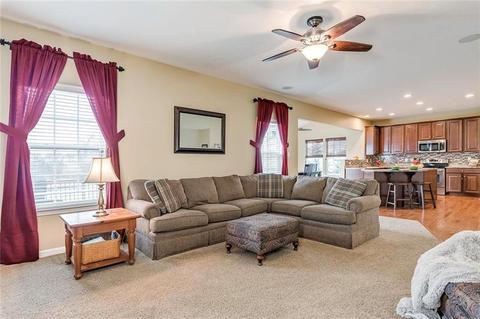 142 Cimarron Dr, Coraopolis, PA 15108 photo 4