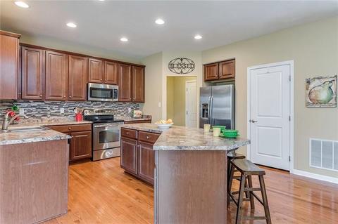 142 Cimarron Dr, Coraopolis, PA 15108 photo 6