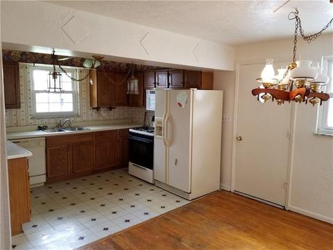 1019 Second St, Clairton, PA 15025 photo 4
