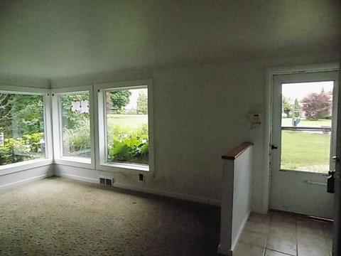 611 Turnpike St, Irwin, PA 15642 photo 4