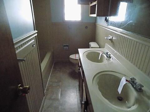 611 Turnpike St, Irwin, PA 15642 photo 7