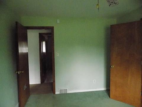 611 Turnpike St, Irwin, PA 15642 photo 6