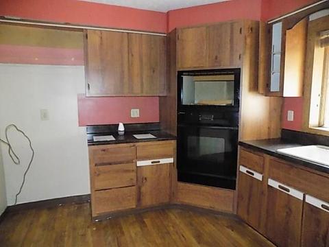 611 Turnpike St, Irwin, PA 15642 photo 16