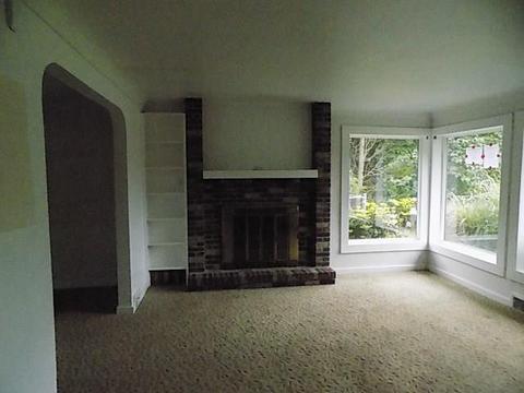 611 Turnpike St, Irwin, PA 15642 photo 3