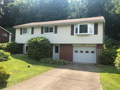 980 Abrams Dr, Irwin, PA 15642 photo 1