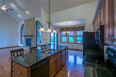 1004 Patrisa Dr, Export, PA 15632 photo 9