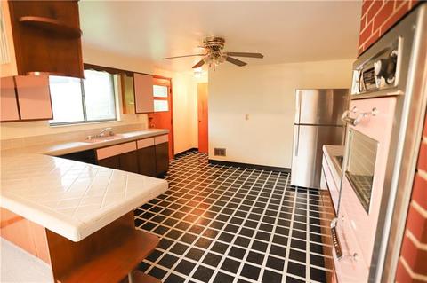 140 Summit Dr, Irwin, PA 15642 photo 6