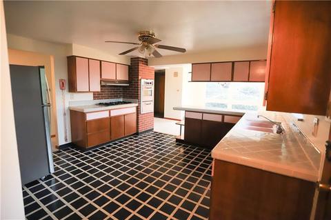 140 Summit Dr, Irwin, PA 15642 photo 5