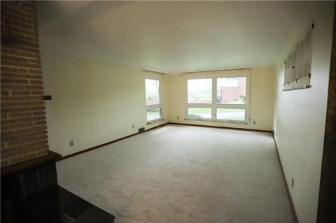 140 Summit Dr, Irwin, PA 15642 photo 2