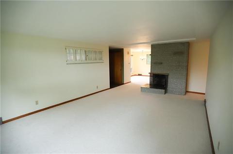 140 Summit Dr, Irwin, PA 15642 photo 3