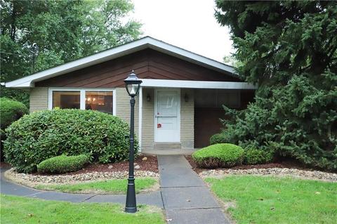 140 Summit Dr, Irwin, PA 15642 photo 1