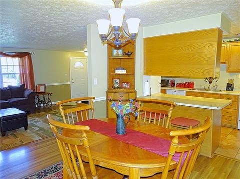 212 Farmbrook Dr, Greensburg, PA 15601 photo 4