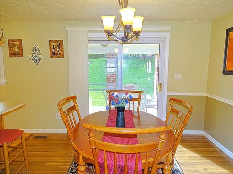 212 Farmbrook Dr, Greensburg, PA 15601 photo 5