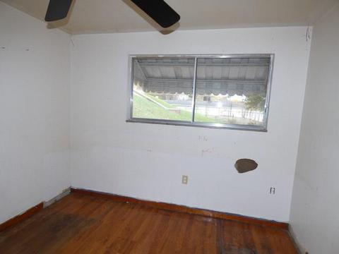 148 Chess St, New Eagle, PA 15067 photo 9