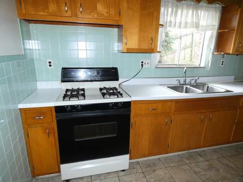 148 Chess St, New Eagle, PA 15067 photo 5