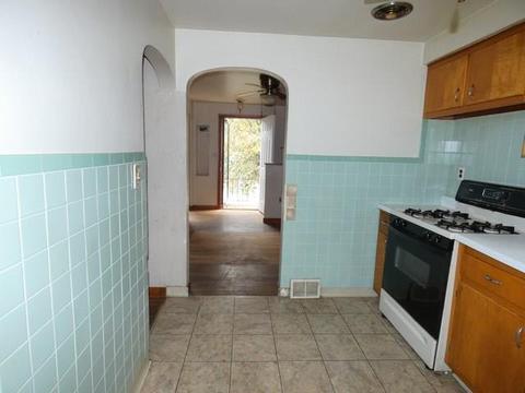 148 Chess St, New Eagle, PA 15067 photo 3