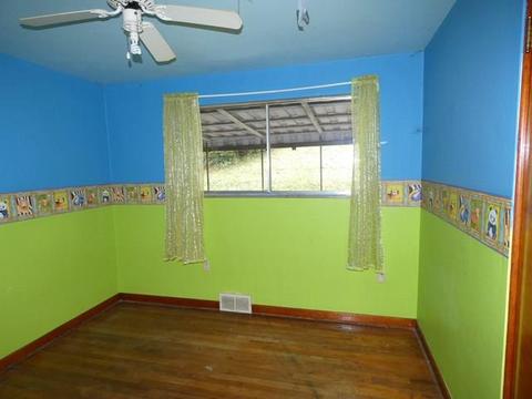 148 Chess St, New Eagle, PA 15067 photo 7