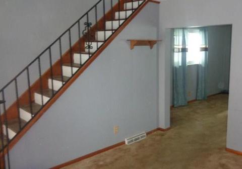 602 Irving St, Vandergrift, PA 15690 photo 2