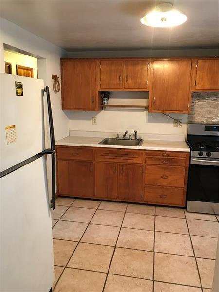 314 Ridgeview Dr, North Braddock, PA 15104 photo 3