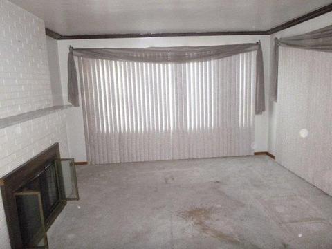 1015 Wolfe Dr, North Braddock, PA 15104 photo 2