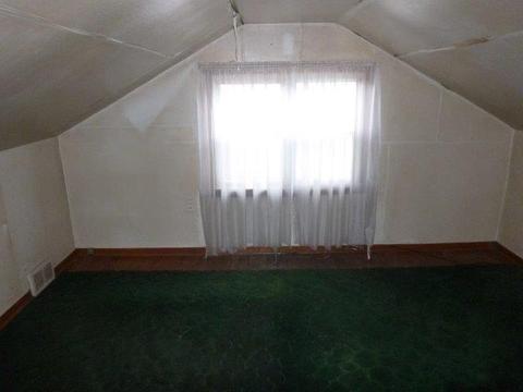 1015 Wolfe Dr, North Braddock, PA 15104 photo 8