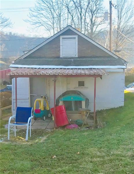 531 Willow St, Springdale, PA 15144 photo 6