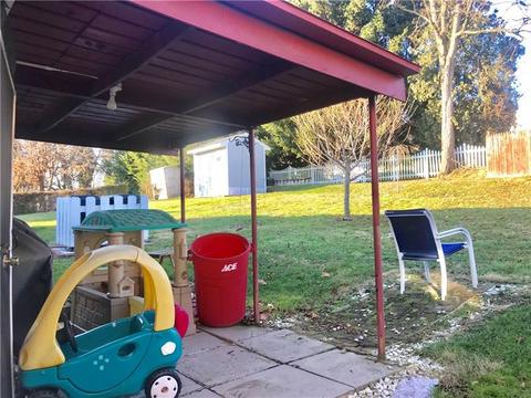 531 Willow St, Springdale, PA 15144 photo 4