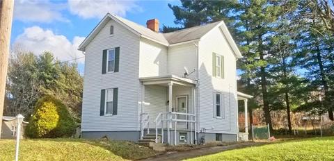 216 E 2nd St, Derry, PA 15627 photo 2
