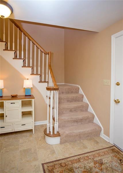 2942 Arrowhead Ct, Export, PA 15632 photo 2