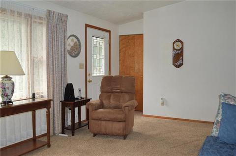 2898 Dirling Ln, Irwin, PA 15642 photo 6