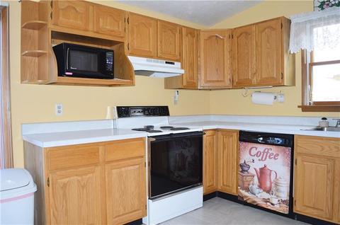 2898 Dirling Ln, Irwin, PA 15642 photo 2