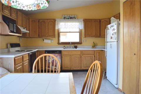 2898 Dirling Ln, Irwin, PA 15642 photo 5