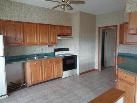 525 Pine St, Ambridge, PA 15003 photo 6