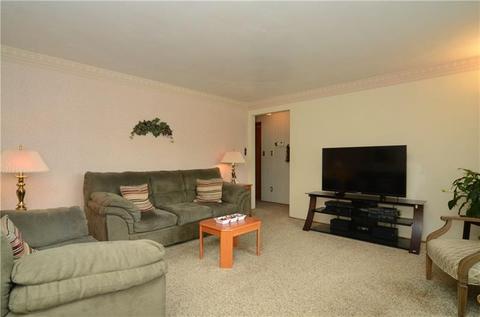 13 Eichelberger Dr, Coraopolis, PA 15108 photo 3
