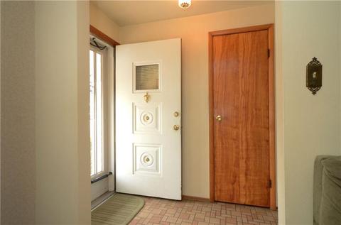 13 Eichelberger Dr, Coraopolis, PA 15108 photo 2