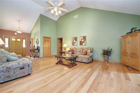 109 Oakcrest Dr, Monaca, PA 15061 photo 4