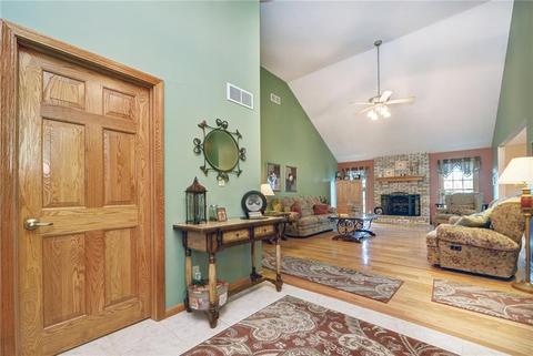 109 Oakcrest Dr, Monaca, PA 15061 photo 2