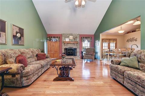 109 Oakcrest Dr, Monaca, PA 15061 photo 3