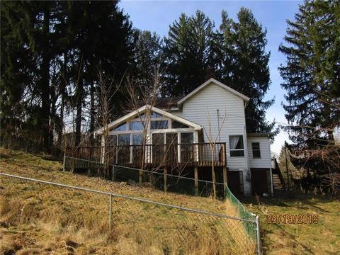 228 Pine Dr, Carnot-moon, PA 15108 photo 4